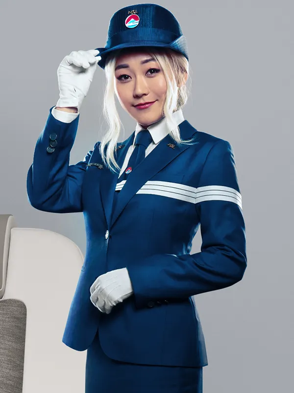 Bullet-Train-Mrs.-Wolf-Blue-Blazer-1.webp